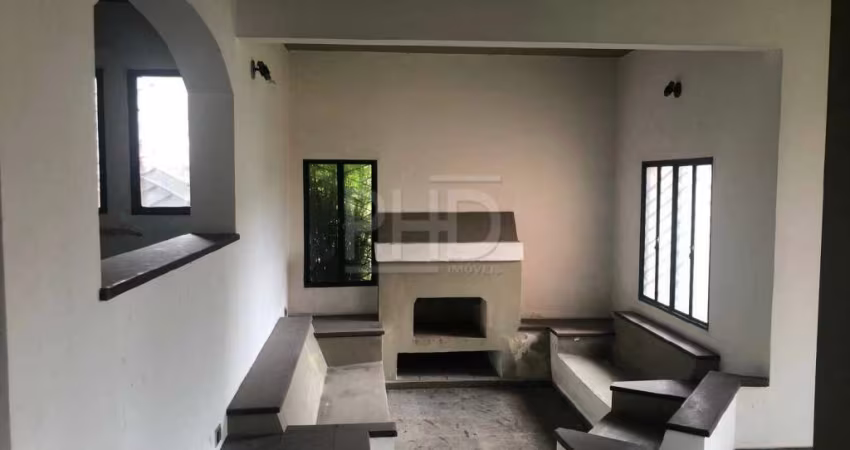 Sobrado à Venda no Parque Espacial – São Bernardo do Campo (SP) Condomínio Fechado | 318 m² | 5 Vagas | 3 Suítes | Precisa de Reforma Geral