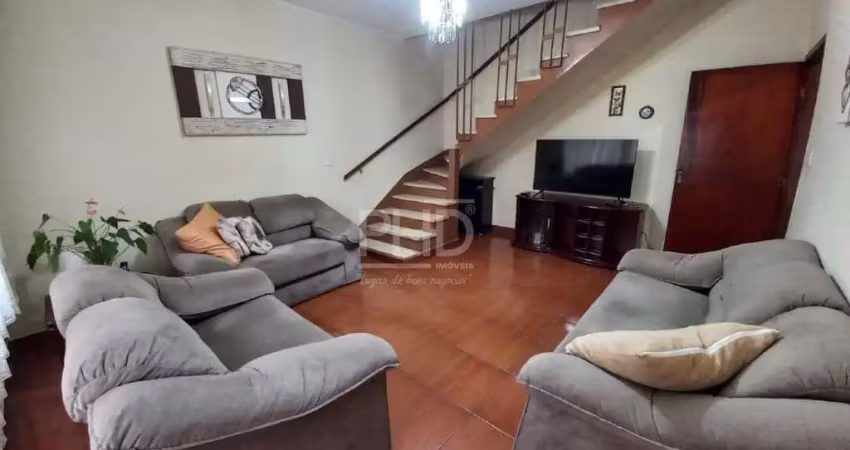 Sobrado com 3 quartos e 2 banheiros à venda, 160 m²