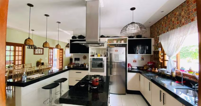 Sobrado à venda, 3 quartos, 3 suítes, 7 vagas, Dos Finco - São Bernardo do Campo/SP