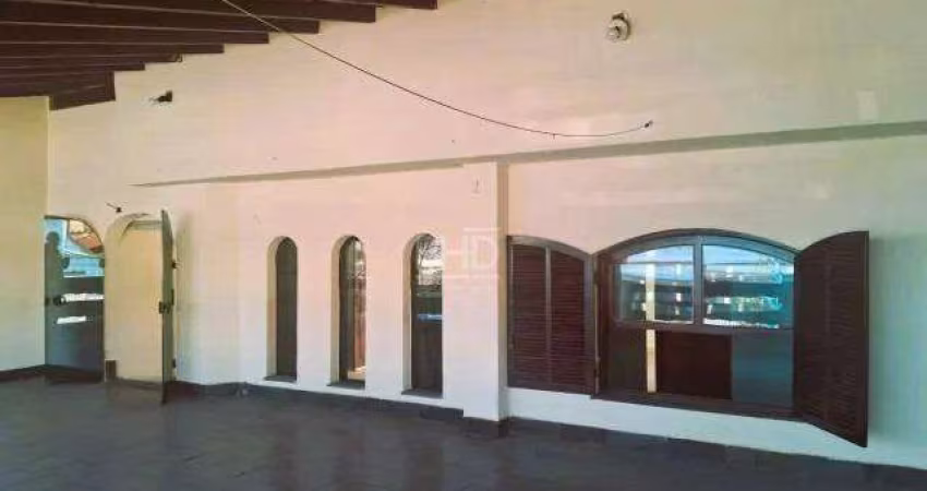 Casa à Venda, 235m², 3 Quartos, 1 Suíte, Varanda Coberta, Churrasqueira, 4 Vagas, Jardim Santo André, Santo André
