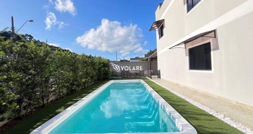 Casa com piscina,  à Venda por R$ 850.000