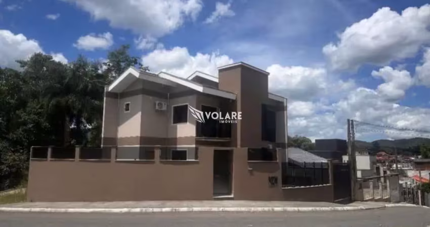 Casa de 2 andares, 3 quartos no bairro fidelis em blumenau!! r$ 3.500 mês
