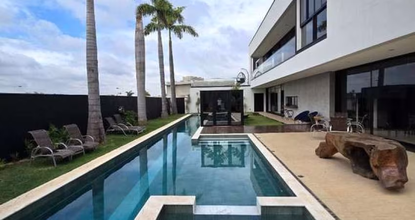 Sobrado de Alto Padrão no Saint Patrick – 4 Suítes, Piscina Olímpica, Academia Privativa e Estuda Permuta!