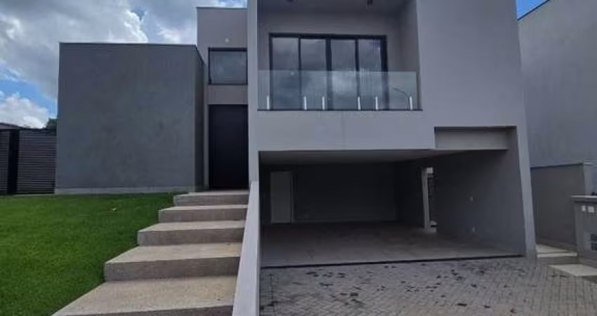 Casa Térrea com 3 Suítes, Escritório e Piscina – Melhor Custo-Benefício com Fundo para a Mata!