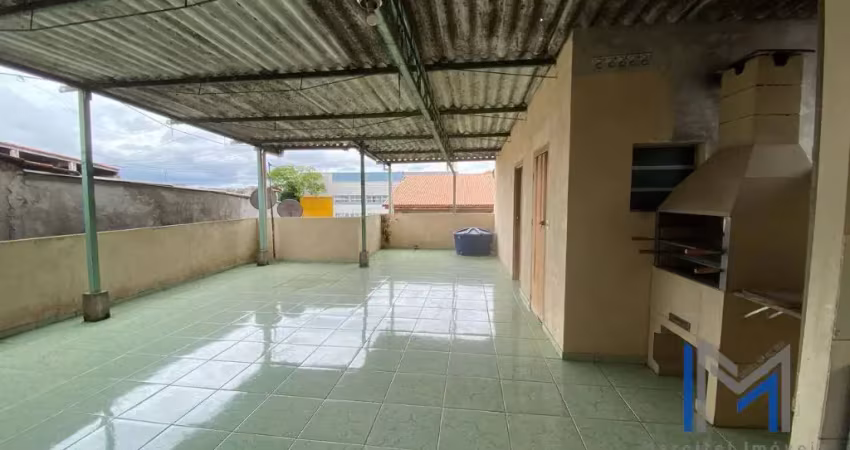 Casa Ampla para Locação – 3 Dormitórios, Salão Coberto
