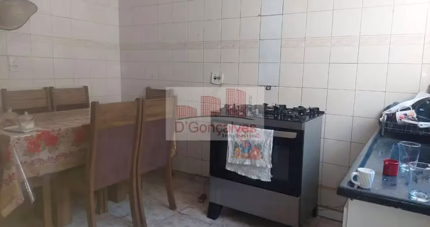 Casa Térrea em Conceição  -  Diadema com 3 dorm  sala cozinha, 2 banh 2 vaga, no fundo 2 dorm com banheiro .