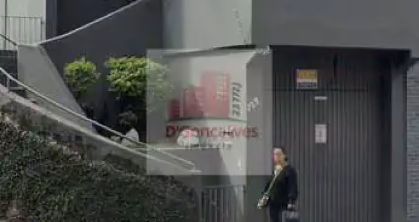 Casa sobrado no centro de diadema. em frente a praça da moça, com dois dormitórios, duas salas cozinha grande. localização excelente para comercial