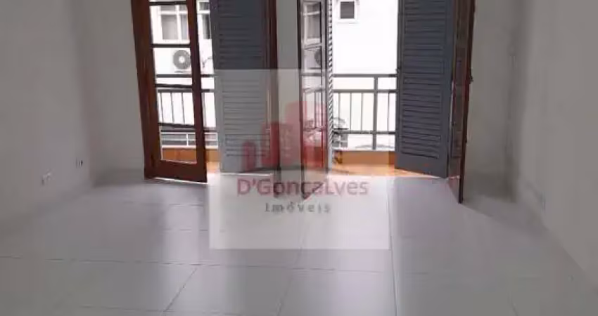 São 5 salas, 3 banheiros, 1 cozinha. todas as salas com sacada. ótima localização