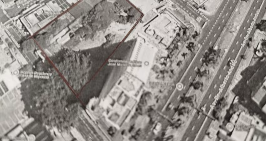 Maravilhosa área à 50 m da av. Alberto Andalo