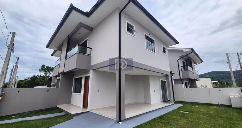 Sobrado à venda no bairro Potecas - São José/SC