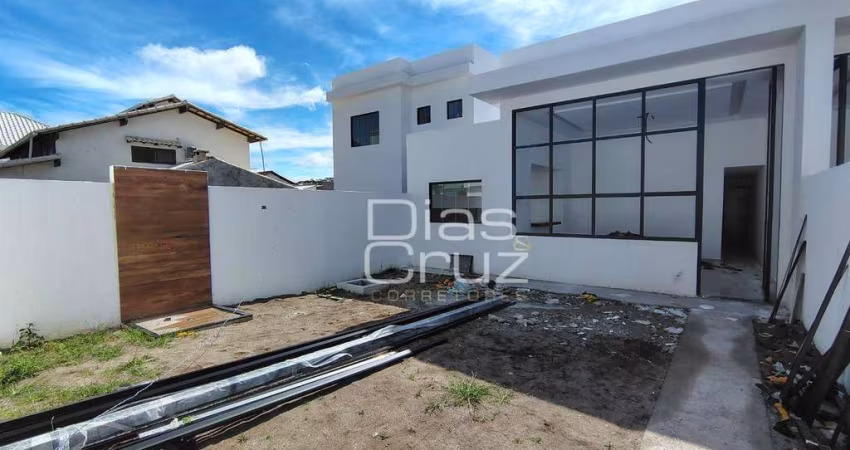 Casa linear no Extensão do Bosque com 3 quartos, Rio das Ostras