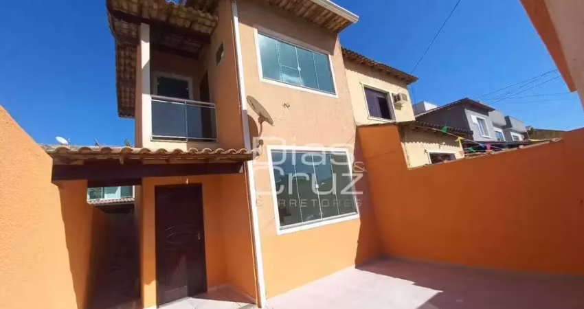 Linda casa duplex independente com 2 quartos no village em rio das ostras.