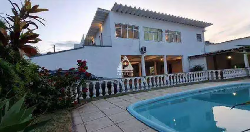 Casa duplex 6 quartos 3 suites sala grande varanda 8 vagas canil kitnet independente jacarepagua praca seca
