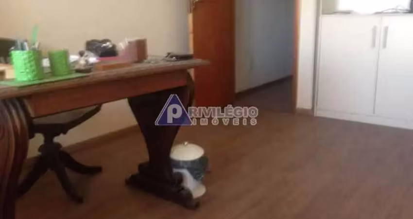 Linda sala comercial, ampla e totalmente reformada , constituída de 30m² no centro do rj