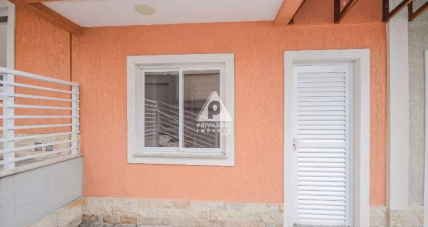 Casa triplex 1 quarto 1 suite terraco area gourmet 1 vaga Nova Iguaçu.