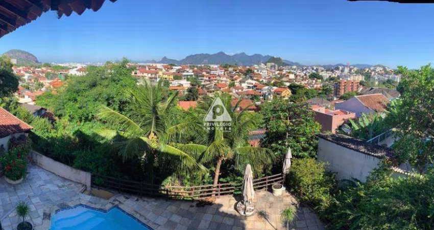Casa Quadriplex em condomínio 5 quartos 3 suites com hidro sala 3 ambientes varandas e garagem