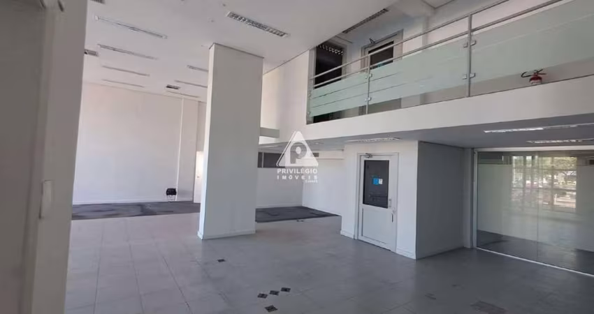 Loja duplex com acessibilidade 414m² elevador e 23 vagas