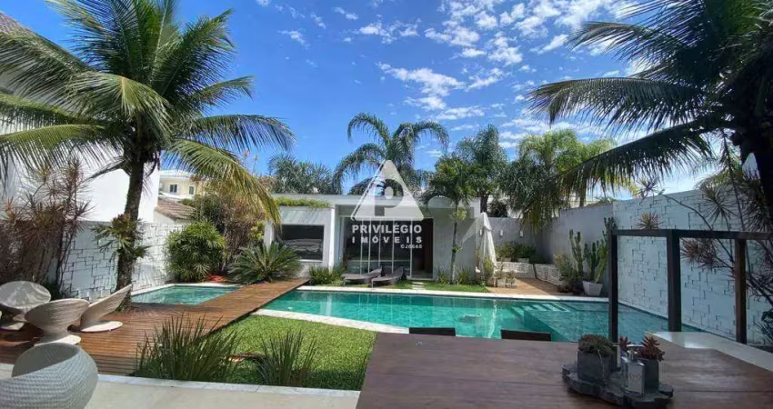 Casa residencial em condominio exclusivo à venda, 4 suítes, 560m²