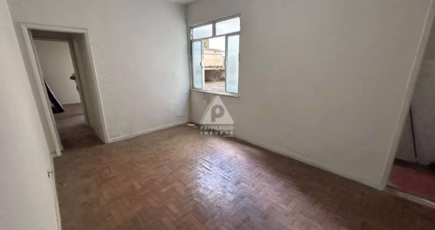Apartamento de 1 quarto, com vaga escriturada em frente ao colegio Militar, vasto comercio local