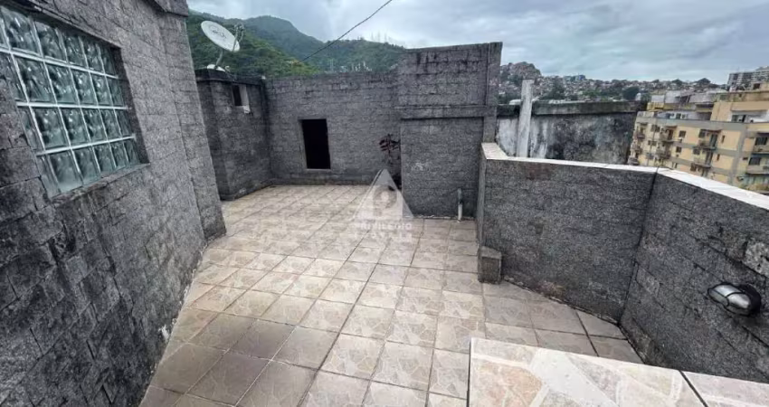 Apartamento de 2 quartos, amplo, claro e arejado no rio comprido
