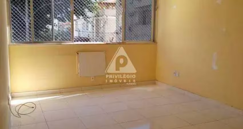 Apartamento venda - 2 quartos, cozinha, banheiro, dependências completas. sol da manhã, próximo ao shopping tijuca, praça saenz pena e metrô.