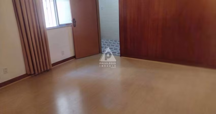 Maracanã Apartamento sala 3 quartos com vaga na escritura, impecável todo reformado