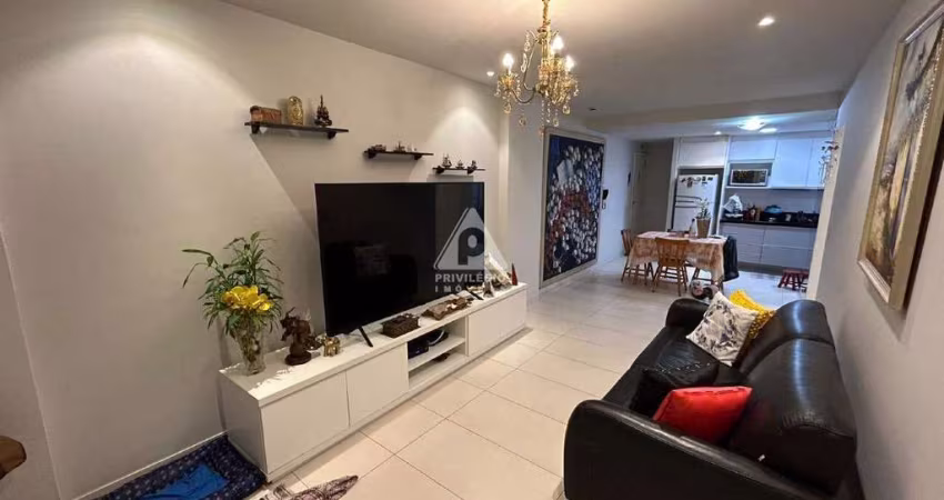 Apartamento sala quarto com sacada colado no metrô.