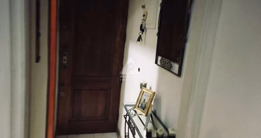 Apartamento 2 qtos, sala, armários planejados, sol da manha, varanda, com dependências, em Vila Isabel