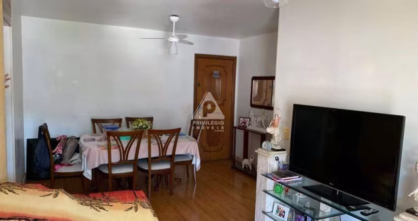 Apto 2 quartos com varanda em Vila Isabel varandão 1 suite sala cozinha c/área conjugada vaga escritura