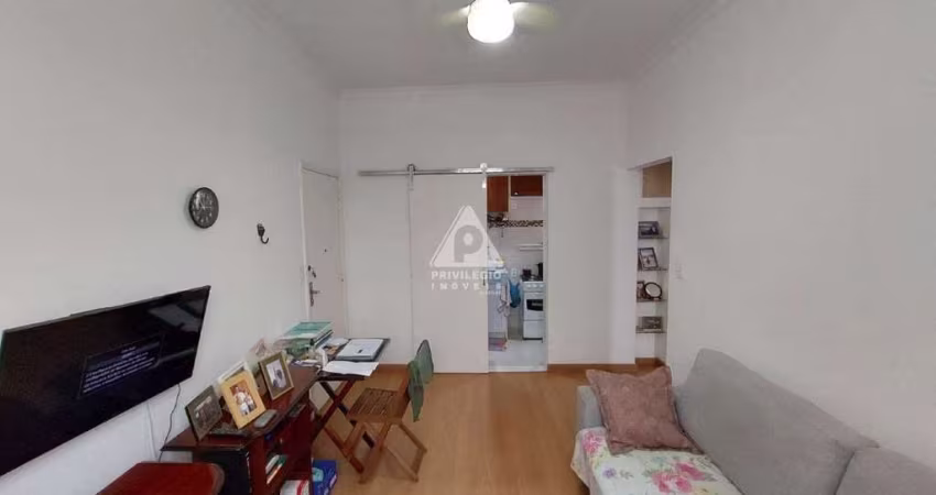 Apartamento à venda, 1 quarto, sala, 1 vaga, Tijuca - RJ.