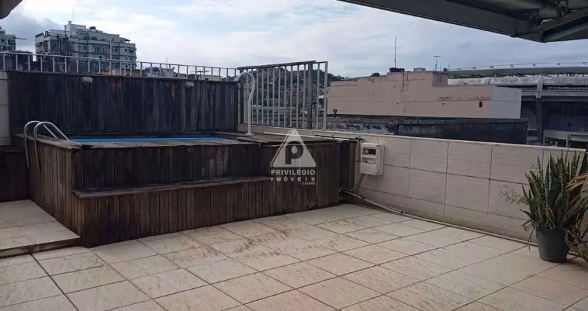 Cobertura Linear com 4 quartos,1 deles com suite e close, 114m2 e Vaga