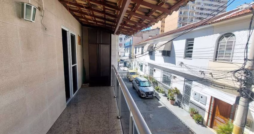 Casa de vila triplex com churrasqueira e vaga em Vila Isabel