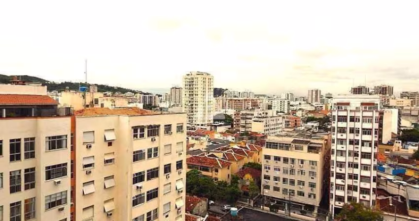 Apartamento a venda de 2 quartos, varanda, vaga, Tijuca