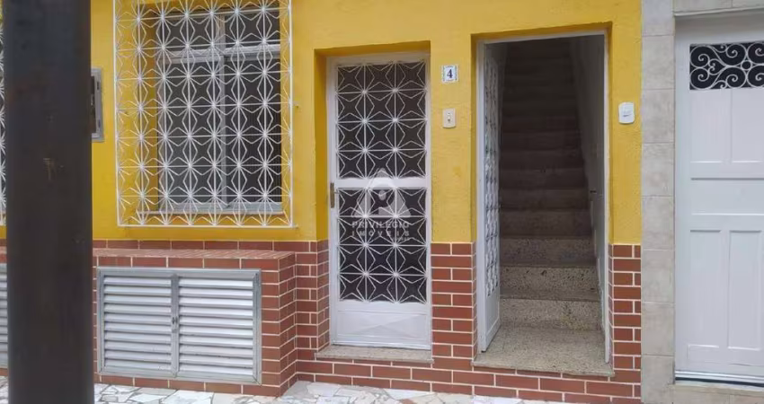 Apartamento de 3 quartos tipo casa de vila , proximo a Praça Sens Pena, Metrô e Comercio Local