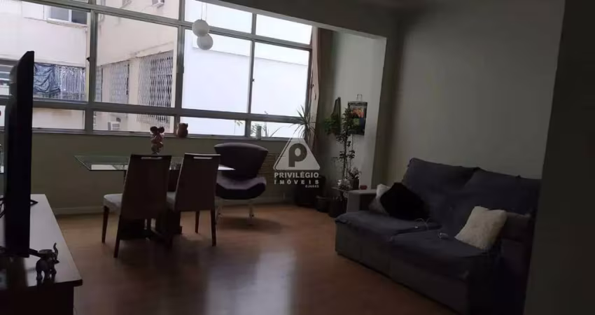 Privilegio Imoveis vende excelente apartamento 3 quartos