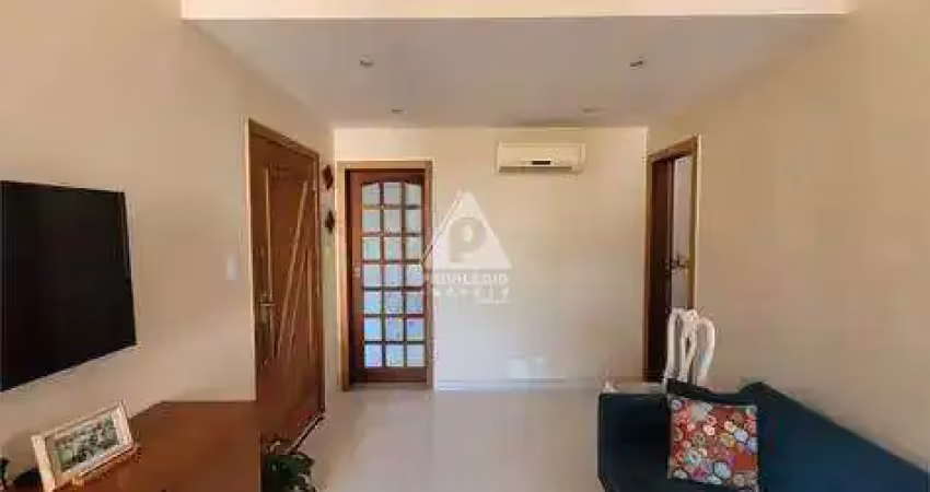 2 quartos, 2 banheiros, sala confortável e vista para o cristo, sol da manha e portaria 24h, com play, salão de festas, portaria 24hs