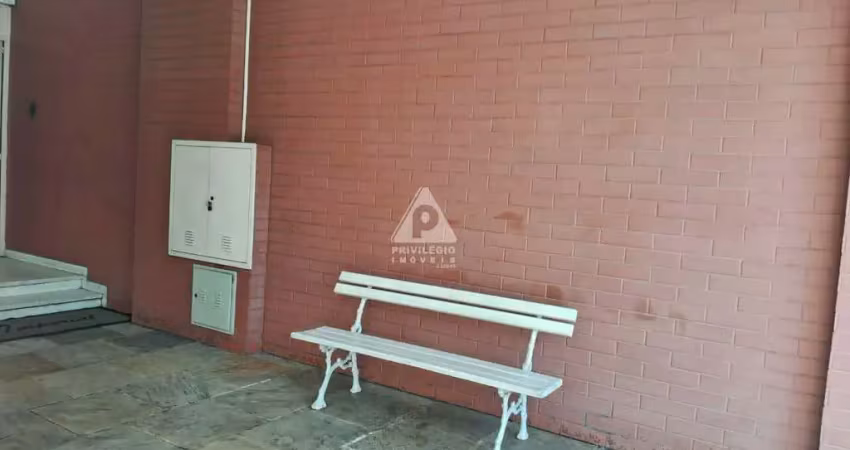 Apartamento 3 quartos, vaga, próximo do shoping tijuca e metrô.
