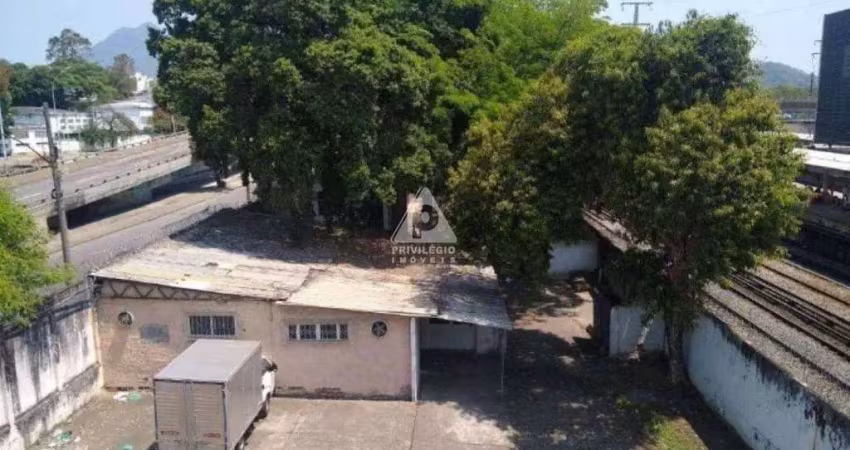 Terreno amplo para estacionamento ou outros fins no maracanã
