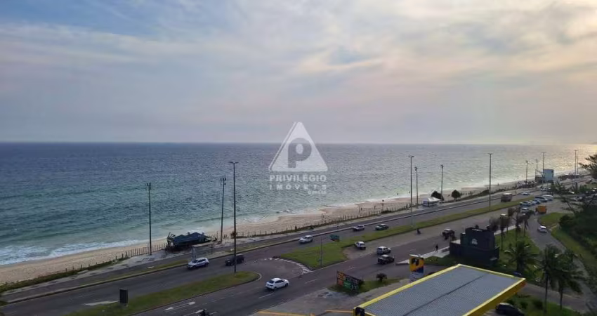 Vists Lateral direita frente praia , entre posto 7 e 8 ,Barra da Tijuca. Apart hotel com serviço de hotelaria. 1 quarto ,banheiro,sala em dois ambient