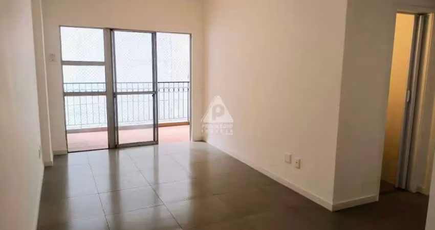 Apartamento quarto e sala com varanda em Botafogo