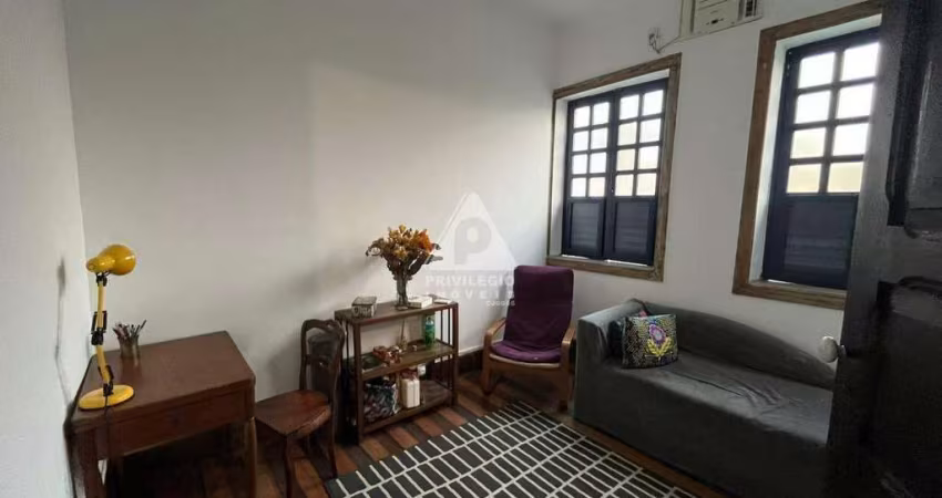 casa de vila, vaga na frente da casa