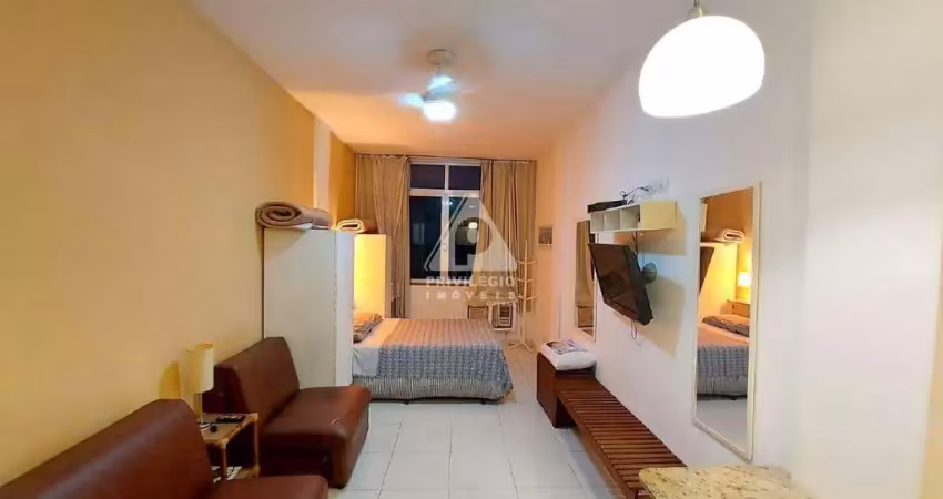 Apartamento a venda: conjugado com 1 vaga, no posto 6 em copacabana.
