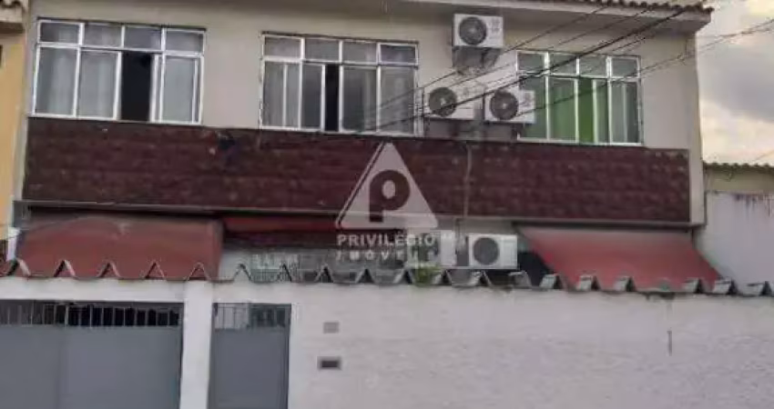 Casa espaçosa com espaço gourmet e garagem para 2 carros no pechincha