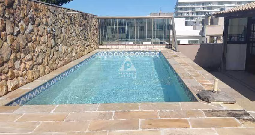 Cobertura à venda duplex, 3 quartos, 1 suíte, sala em 3 ambientes, varanda, 4 vagas de garagem, 334m², Recreio dos Bandeirantes. RIO DE JANEIRO/RJ.