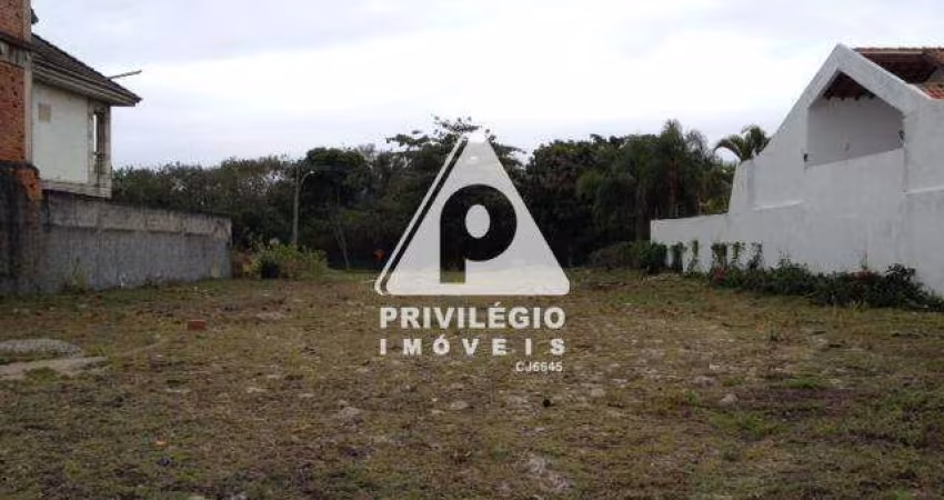 Lote com 1000 m² a venda no condomínio Mansões