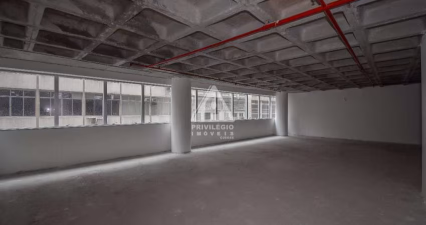 Sala comercial 302, Centro, 133 m², infraestrutura empresarial.