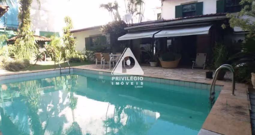 Casa de rua à venda, 4 quartos, 3 suítes, 2 vagas, Recreio dos Bandeirantes - RIO DE JANEIRO/RJ