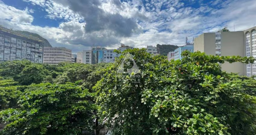 4 quartos com vaga com vista deslumbrante no melhor ponto de Copacabana