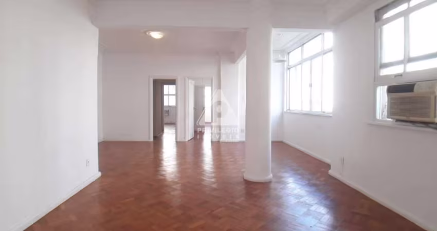 Apto 3 quartos, 1 suíte, 1 varanda, 1 vaga, 155m² em Copacabana
