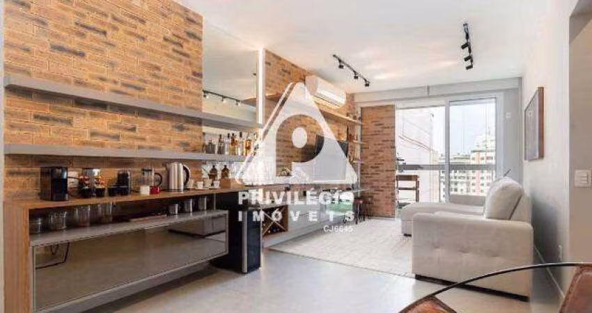 Apartamento todo Reformado em Copacabana